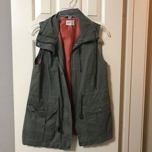 Green utility vest perfect for fall